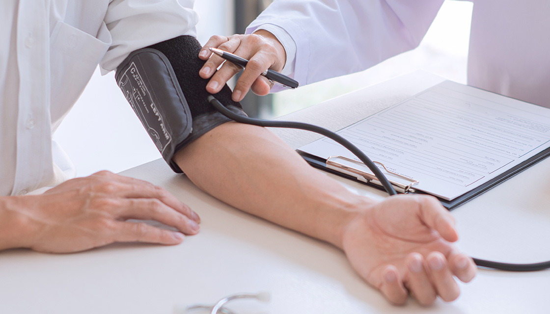 How high blood pressure affects your eyes
