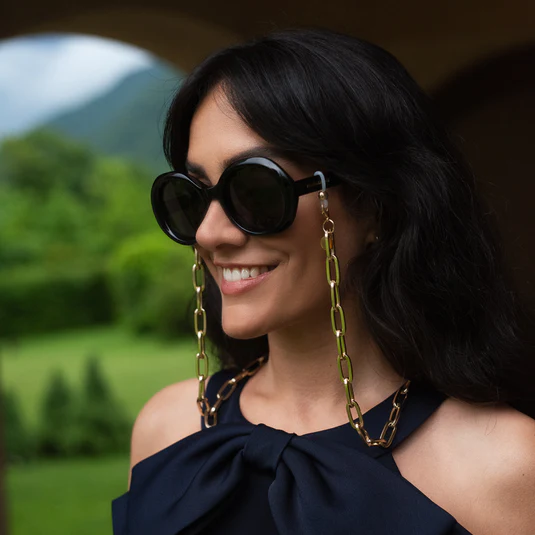 COTI model wearing COTI chain